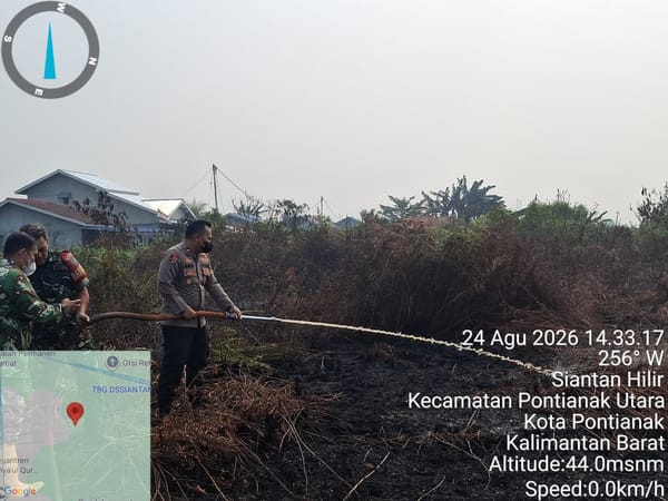 Gerak Cepat Tangani Karhutla, Kapolsek Pontianak Utara Bersama Tim Terpadu Padamkan Api