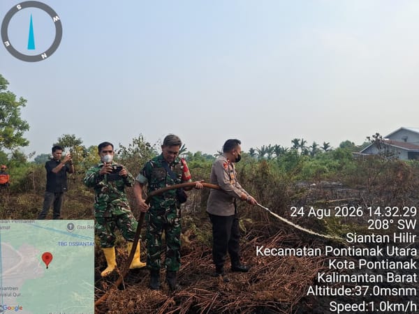 Cegah Api Meluas, Kapolsek Pontianak Utara dan Tim Terpadu Lakukan Pemadaman di Sungai Selamat Dalam
