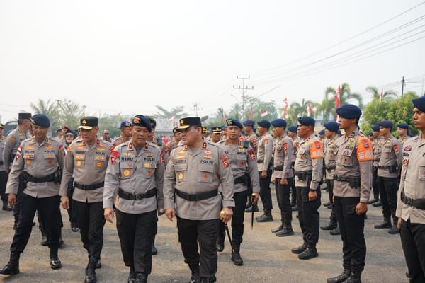 Perkuat Penanggulangan Karhutla : Polda Kalbar Pastikan Kesiapan Personel Hingga Strategi Temukan Sumber Air Dekat Titik Api