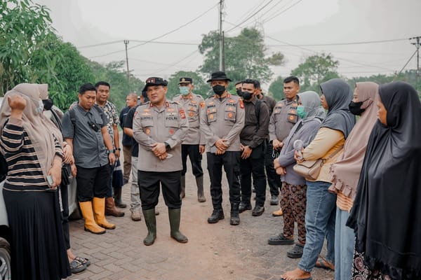 Kapolda Kalbar Turun ke Lapangan, Padamkan Karhutla di Dua Lokasi Kubu Raya