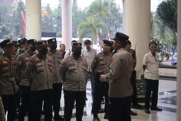 Polresta Pontianak Amankan Audiensi Aliansi Selamatkan Kalimantan Barat di Kantor DPRD Kalbar