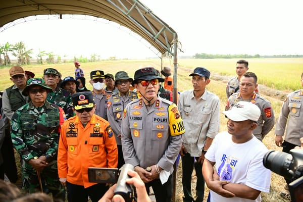 Kapolda Jambi Bersama Gubernur dan Danrem Pantau Penanganan Karhutla di Tanjab Timur