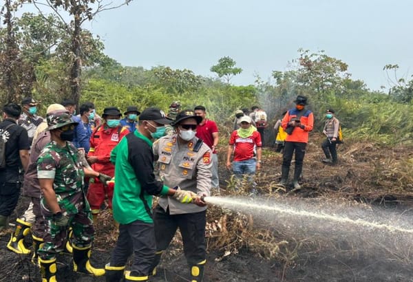 Polri Bersama TNI dan Stakeholder Gerak Cepat Tangani Karhutla di Sarolangun