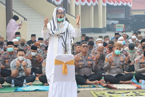 Polresta Pontianak Gelar Sholat Istisqa, Ikhtiar Spiritual Hadapi Karhutla dan Kabut Asap