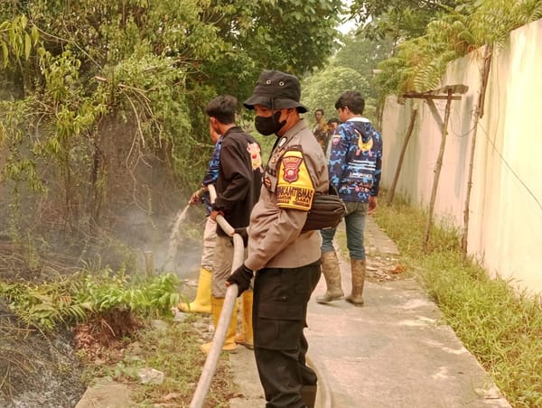 Polsek Pontianak Selatan Bersama Tim Gabungan Tanggulangi Karhutla.
