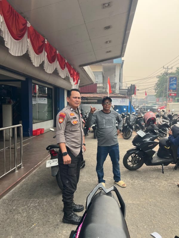 Personil Enggang Polsek Pontianak Barat Laksanakan Patroli Dialogis, Ajak Juru Parkir Waspadai Curanmor