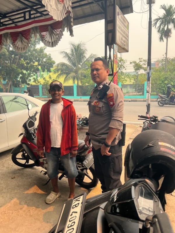 Personil Enggang Polsek Pontianak Barat Laksanakan Patroli Dialogis, Ajak Juru Parkir Waspadai Curanmor