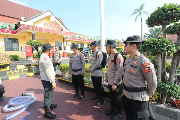 Perkuat Pencegahan Karhutla, Kapolres Kobar Berikan Pembekalan kepada Tim Satgas Edukasi STIK Polri