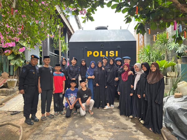 Peringati HUT Polwan ke-78, Polwan Satbrimob Polda Jambi Berbagi Air Bersih untuk Panti Asuhan Al-Amin
