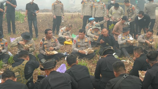 Perkuat Kebersamaan, Kapolda Kalteng Motivasi Satgas Karhutla Lewat Makan Siang Bersama