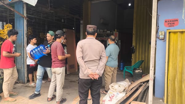 Krisis Air Bersih Akibat Kemarau, Patroli Enggang Polsek Pontianak Kota Sambangi Depot Air Minum Isi Ulang