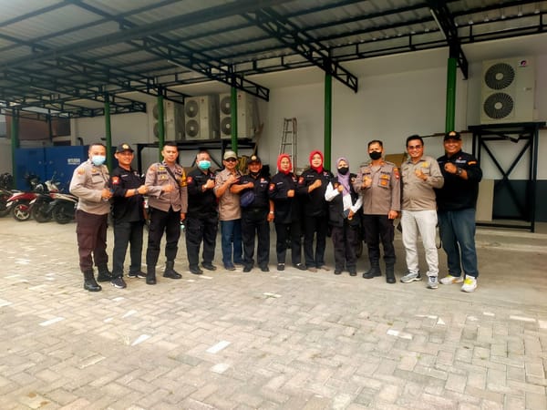 Peduli Kesehatan Warga, Pokdarkamtibmas Polresta Pontianak Bagikan Masker