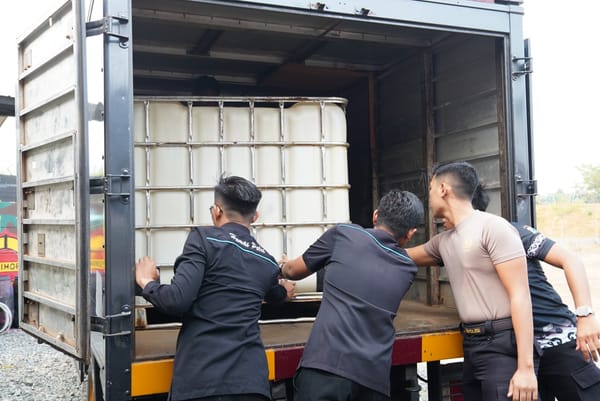 Polda Kalsel Kirim 1.000 Liter Cairan Pemadam ke Polda Kalteng, Gandeng Mahasiswa Tangani Karhutla