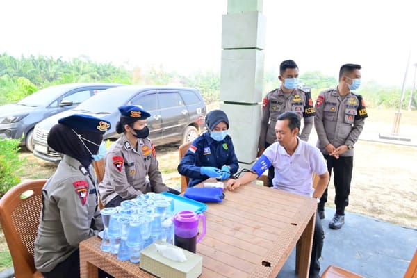 Brimob Polda Jambi Peduli Satgas dan Masyarakat di Tengah Penanganan Karhutla