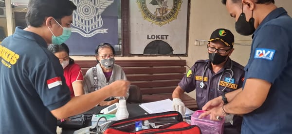 Polresta Pontianak Berikan Pelayanan Kesehatan kepada Warga Terdampak Kabut Asap Karhutla