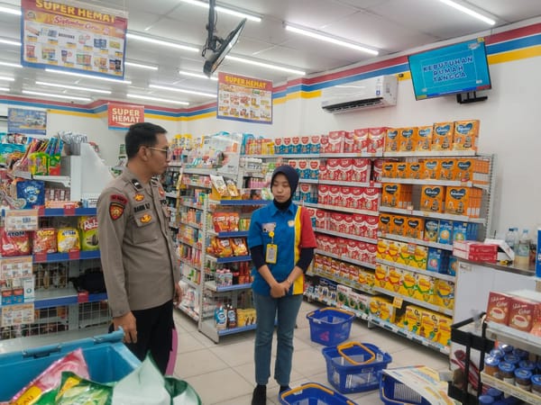 Patroli Malam Enggang Polsek Pontianak Kota Hadirkan Rasa Aman bagi Warga