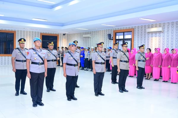 Kapolda Jambi Pimpin Serah Terima Jabatan Kabid Propam, Kabid Keu dan Tiga Kapolres