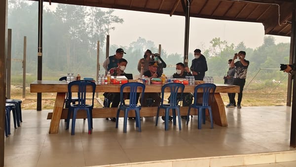 Bersama Gubernur dan Pangdam, Kapolda Kalteng Tinjau Posko Taktis Penanganan Karhutla