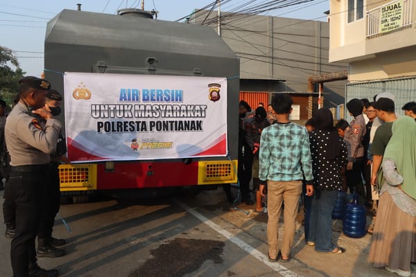 Mobil Water Cannon Sat Samapta Jadi Andalan Misi Kemanusiaan di Tengah Krisis Air Bersih