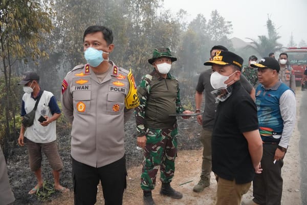 Kapolda Kalteng Bersama Gubernur dan Pangdam Pantau Karhutla di Bukit Rawi, Pastikan Ketersediaan Sumur Bor