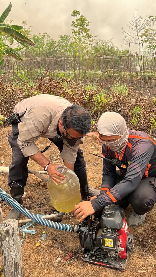 Hadapi Karhutla, Dirsamapta dan Personel Ditsamapta Bergerak Cepat Padamkan Api