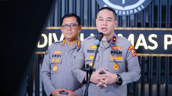 Perkuat Operasi SAR, Polri Evakuasi Dua Jenazah KM Virgo dengan Helikopter