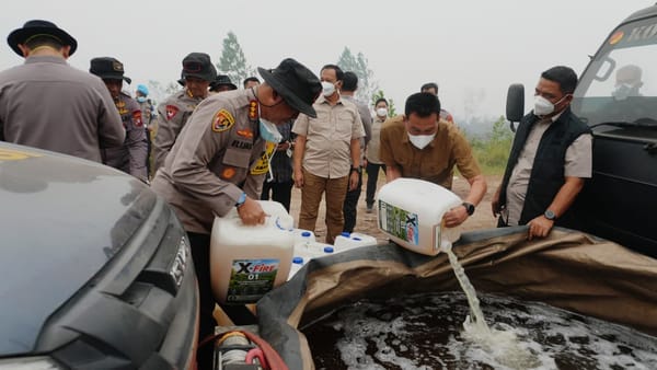 Polda Kalteng Gunakan X-Fire Aslog Mabes Polri untuk Padamkan Bara Karhutla di Lahan Gambut