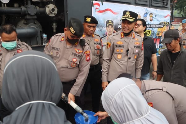 Polresta Pontianak Gelar Bakti Kesehatan dan Distribusi Air Bersih untuk Warga Terdampak Kabut Asap