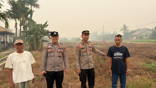 Antisipasi Karhutla, Enggang Polsek Pontianak Barat Sampaikan Himbauan Kepada Warga untuk Tidak Membakar Lahan.