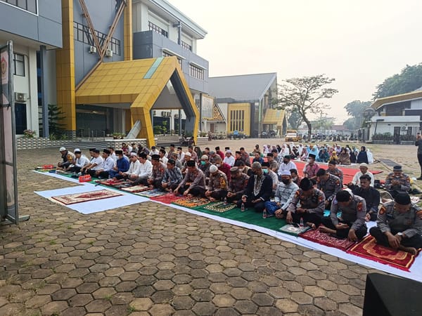 Polsek Pontianak Barat dan UPB Gelar Sholat Istisqa, Doakan Hujan dan Karhutla Segera Berakhir