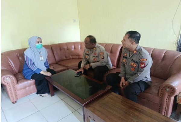 Satbinmas Polresta Pontianak Gencarkan Sosialisasi Pencegahan Karhutla dan Bagikan Air Bersih
