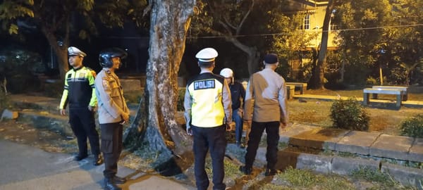 Personil Polsek Pontianak Barat Laksanakan Patroli Malam Minggu Aman Antisipasi Gangguan Kamtibmas