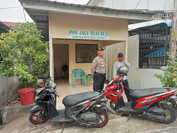 Jalin Komunikasi dengan Warga, Patroli Polsek Pontianak Kota Sambangi Permukiman