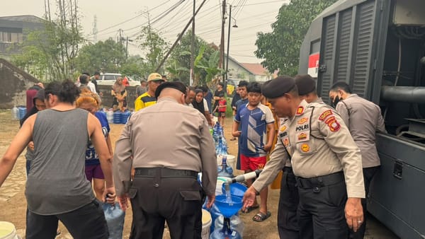 Polresta Pontianak Salurkan 5.000 Liter Air Bersih, Bagikan Masker dan Gelar Cek Kesehatan Gratis