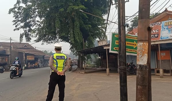 Personil Polsek Pontianak Barat Laksanakan Strong Poin Pagi, Antisipasi Kemacetan dan Laka lantas