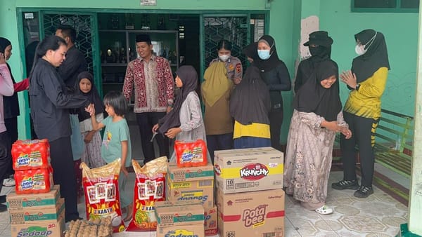 Satbrimob Polda Jambi Salurkan Bantuan Sembako ke Panti Asuhan Muhammadiyah/Aisyiyah Nusa Indah