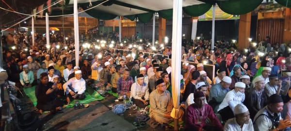 Berikan Rasa Aman, Personel Polsek Pontianak Barat Laksanakan Pengamanan Kegiatan Maulid Nabi Muhammad SAW di Pasar Teratai