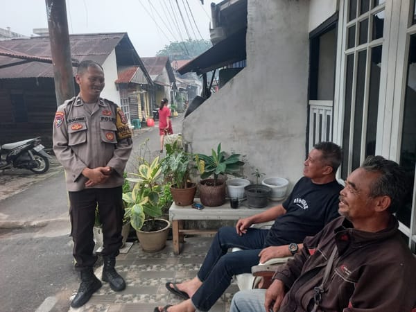 Bhabinkamtibmas Sambangi Warga, Sampaikan Himbauan Kamtibmas dan Antisipasi Curanmor