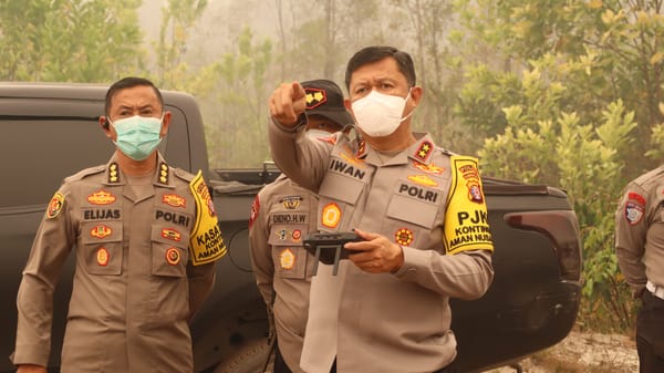 Kapolda Kalteng Tinjau Langsung Titik Api di Tjilik Riwut Km. 39 Palangka Raya, Pastikan Penanganan Karhutla Berjalan Optimal