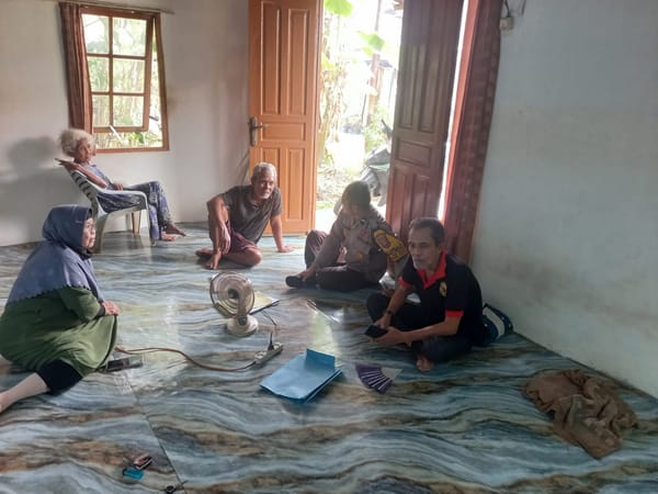Bhabinkamtibmas Sei Jawi Dalam Sambangi Warga, Sampaikan Imbauan Kamtibmas