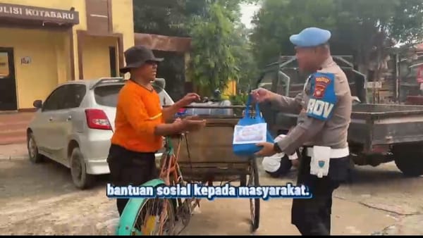 Propam Peduli, Hadir Berbagi untuk Warga Pontianak