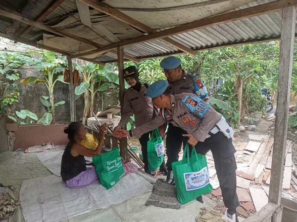 Peduli Sesama, Unit Propam Polsek Pontianak Kota Salurkan Bantuan Sosial Jelang Hari Jadi Propam Polri ke-24