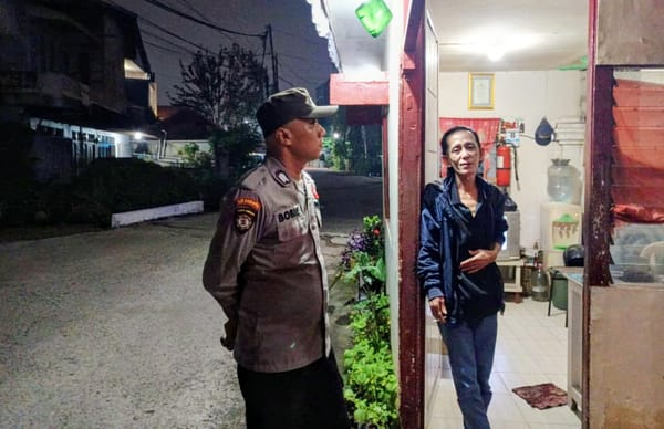 Jalin Komunikasi dengan Petugas Keamanan, Patroli Enggang Polsek Pontianak Kota Sambangi Perumahan di Jalan Cendana