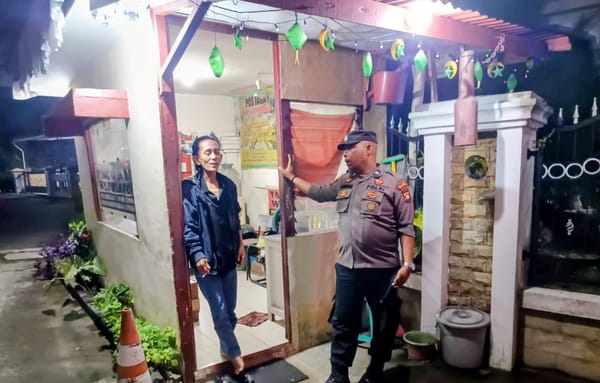 Jalin Komunikasi dengan Petugas Keamanan, Patroli Enggang Polsek Pontianak Kota Sambangi Perumahan di Jalan Cendana