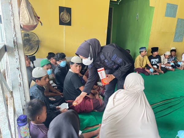 Peduli Dampak Kabut Asap Karhutla, Satbrimob Polda Jambi Salurkan Bantuan ke Panti Asuhan