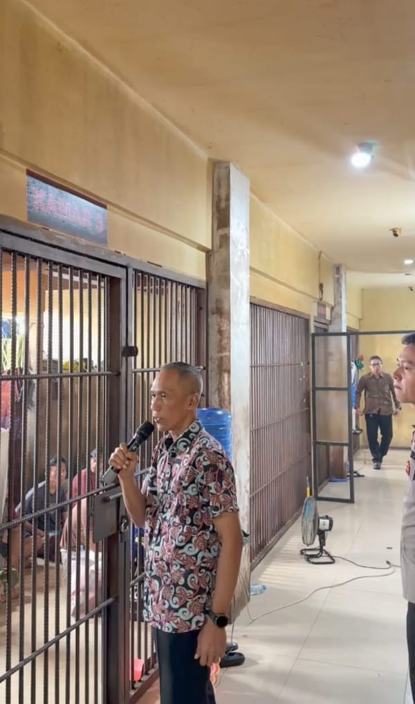 Tanamkan nilai keimanan Polresta Pontianak gelar Binrohtal dan Tausiah bagi 68 Tahanan