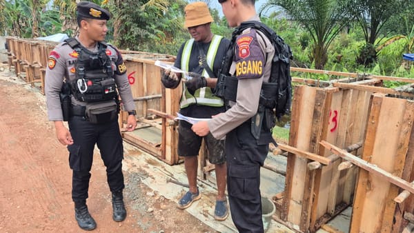 Polisi Bersama Masyarakat, Patroli Enggang Resta Ajak Warga Cegah Karhutla