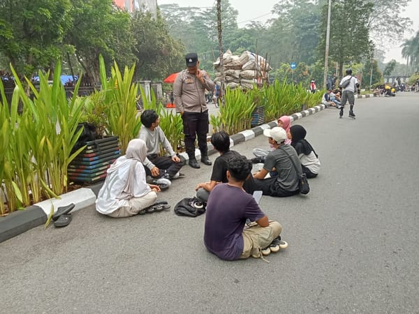 Patroli Jalan Kaki di CFD Ahmad Yani, Polisi Hadir Jaga Keamanan Warga