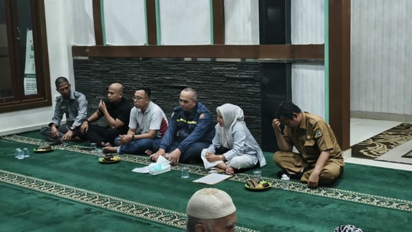 Bhabinkamtibmas dan Lurah Hadiri Rembuk Warga RW 012, Kedepankan Musyawarah demi Kesepakatan Bersama.
