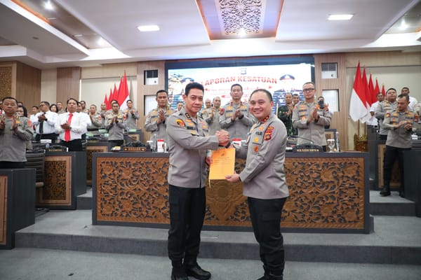 Polda Bali Gelar Laporan Kesatuan dan Penandatanganan Memori Sertijab Kapolda Bali